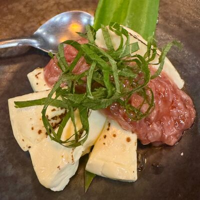 Phô mai kem nướng với cá muối酒盗